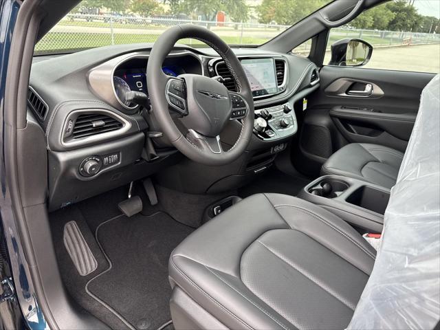 new 2025 Chrysler Pacifica car, priced at $40,016
