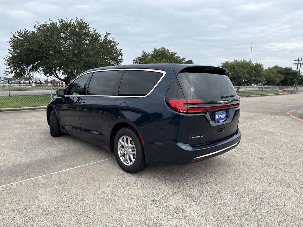 new 2025 Chrysler Pacifica car, priced at $32,516