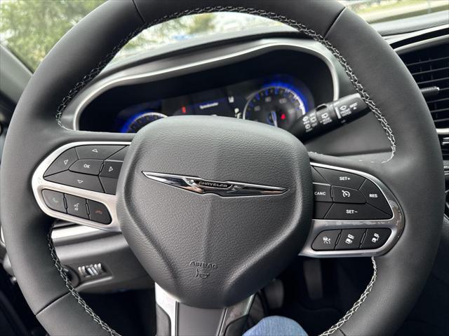 new 2025 Chrysler Pacifica car, priced at $40,016