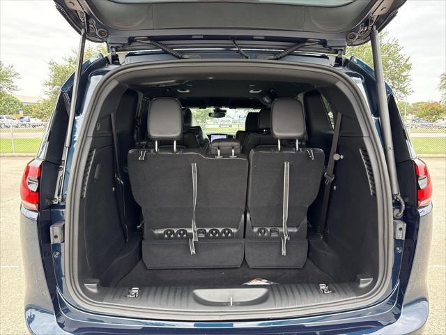 new 2025 Chrysler Pacifica car, priced at $40,016