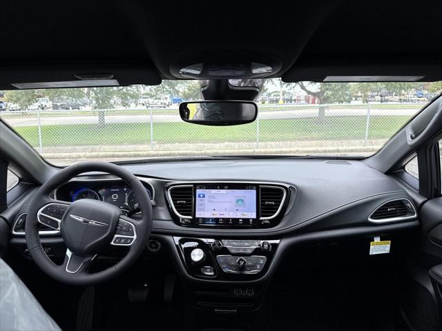 new 2025 Chrysler Pacifica car, priced at $40,016