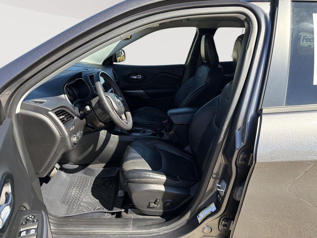 used 2022 Jeep Cherokee car, priced at $19,895