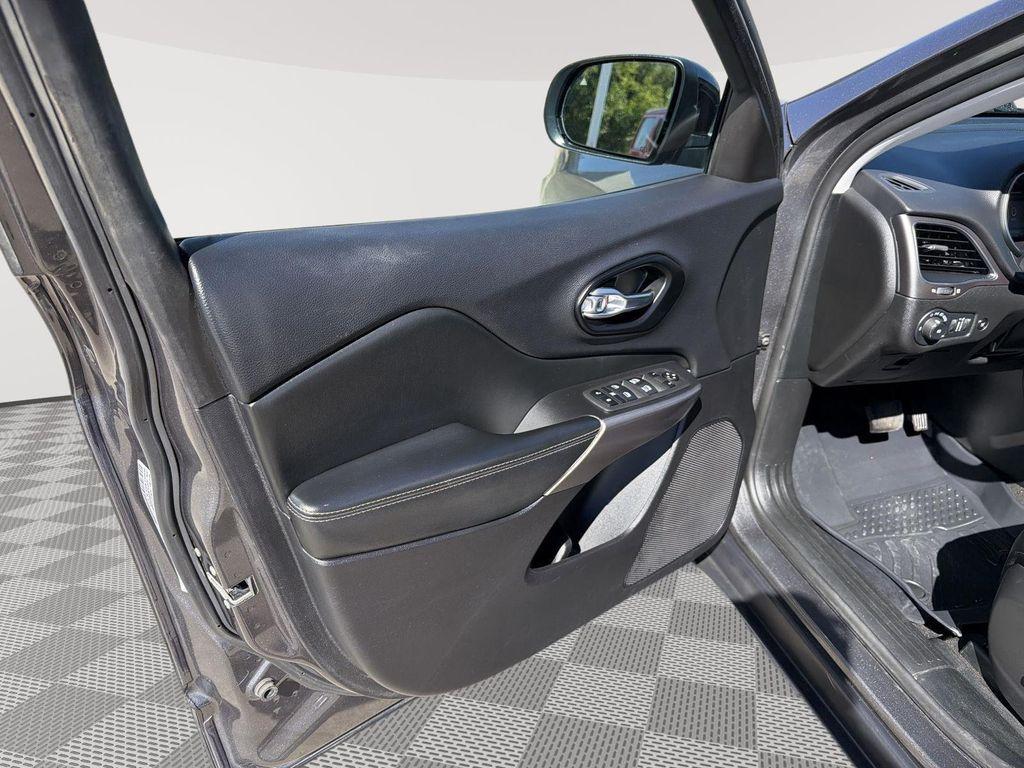 used 2022 Jeep Cherokee car, priced at $19,895