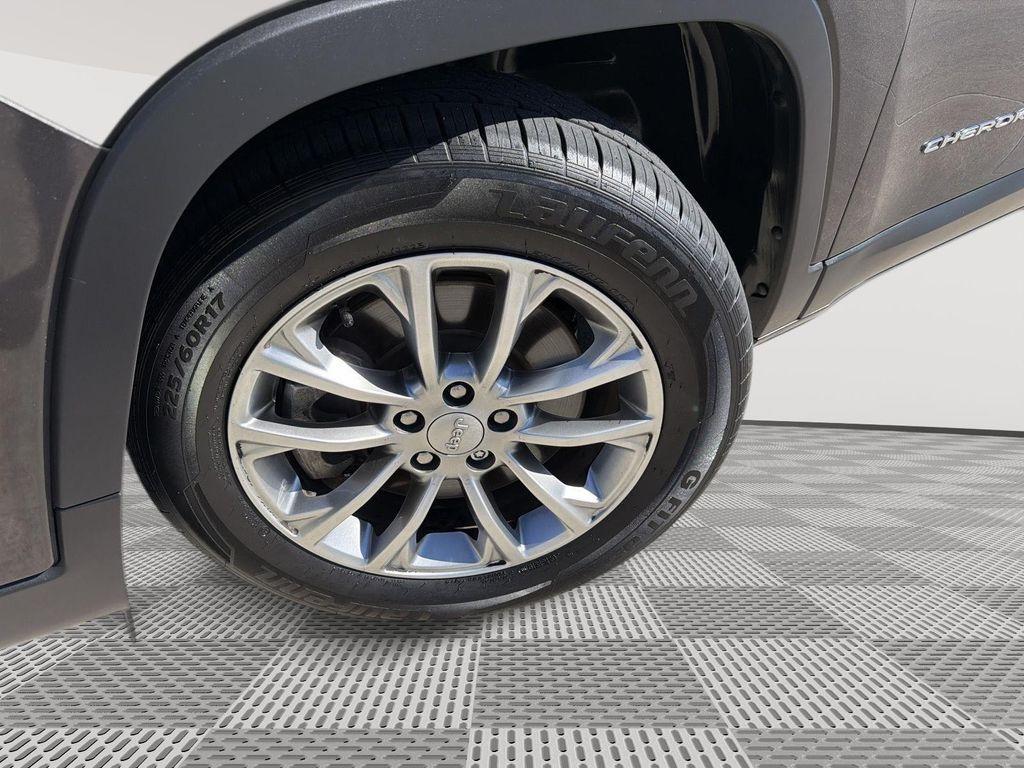 used 2022 Jeep Cherokee car, priced at $19,895