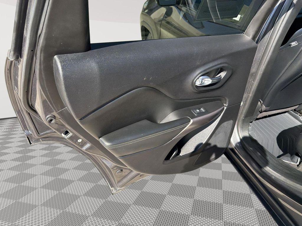 used 2022 Jeep Cherokee car, priced at $19,895