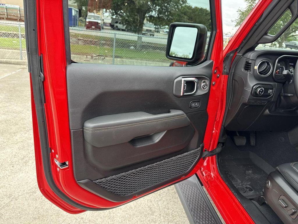 new 2025 Jeep Gladiator car, priced at $41,874