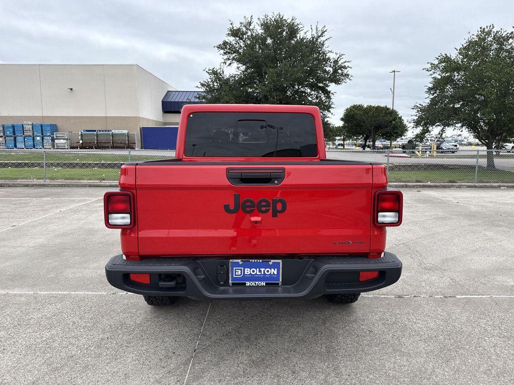 new 2025 Jeep Gladiator car, priced at $41,874