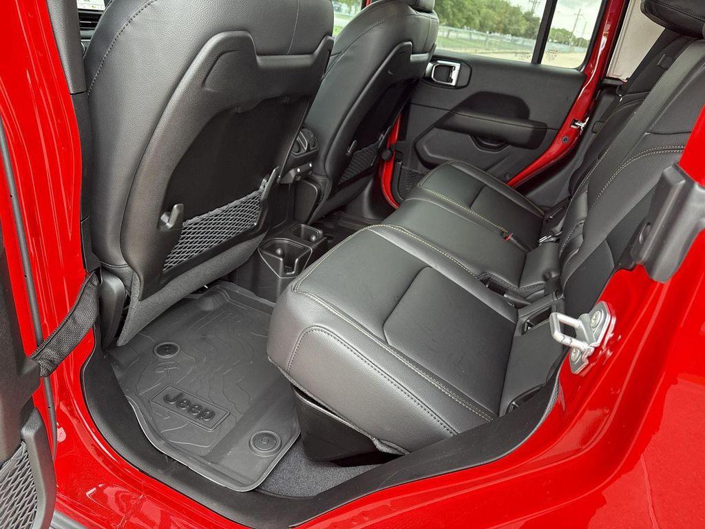 new 2025 Jeep Gladiator car, priced at $41,874