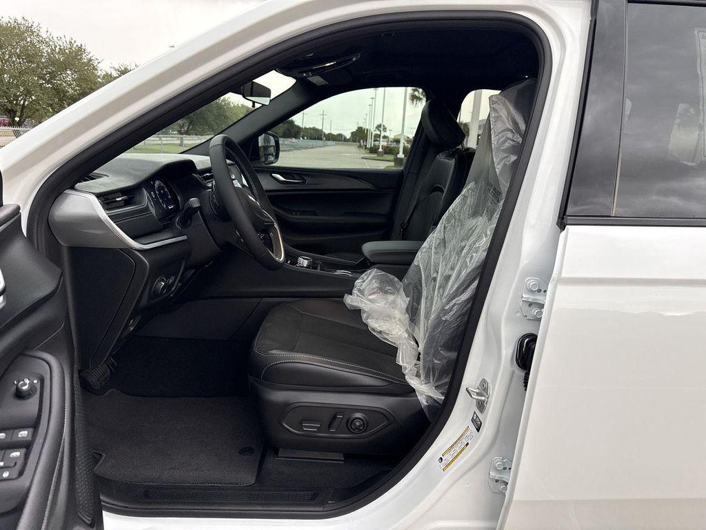 new 2025 Jeep Grand Cherokee L car, priced at $40,420