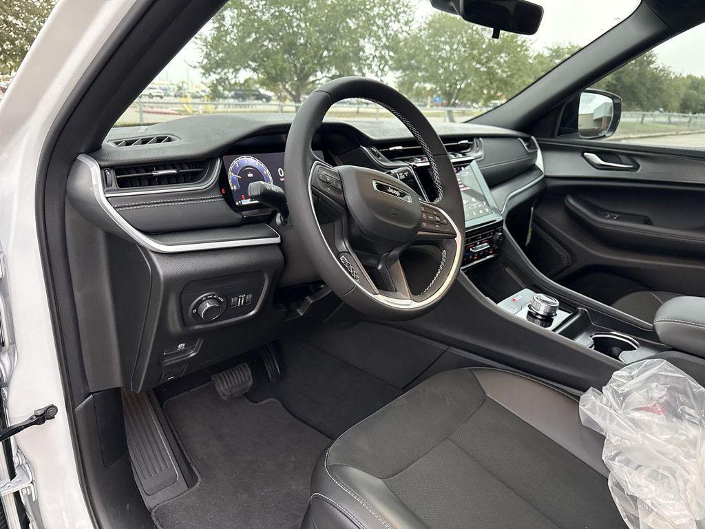 new 2025 Jeep Grand Cherokee L car, priced at $40,420