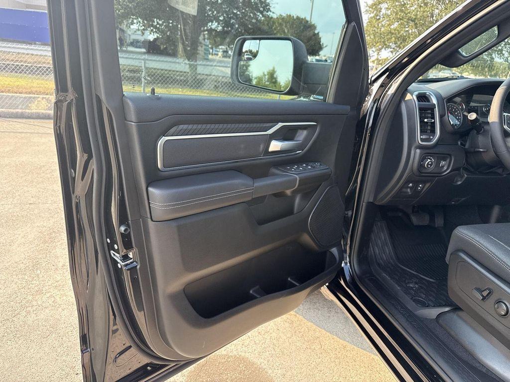 new 2025 Ram 1500 car, priced at $45,421