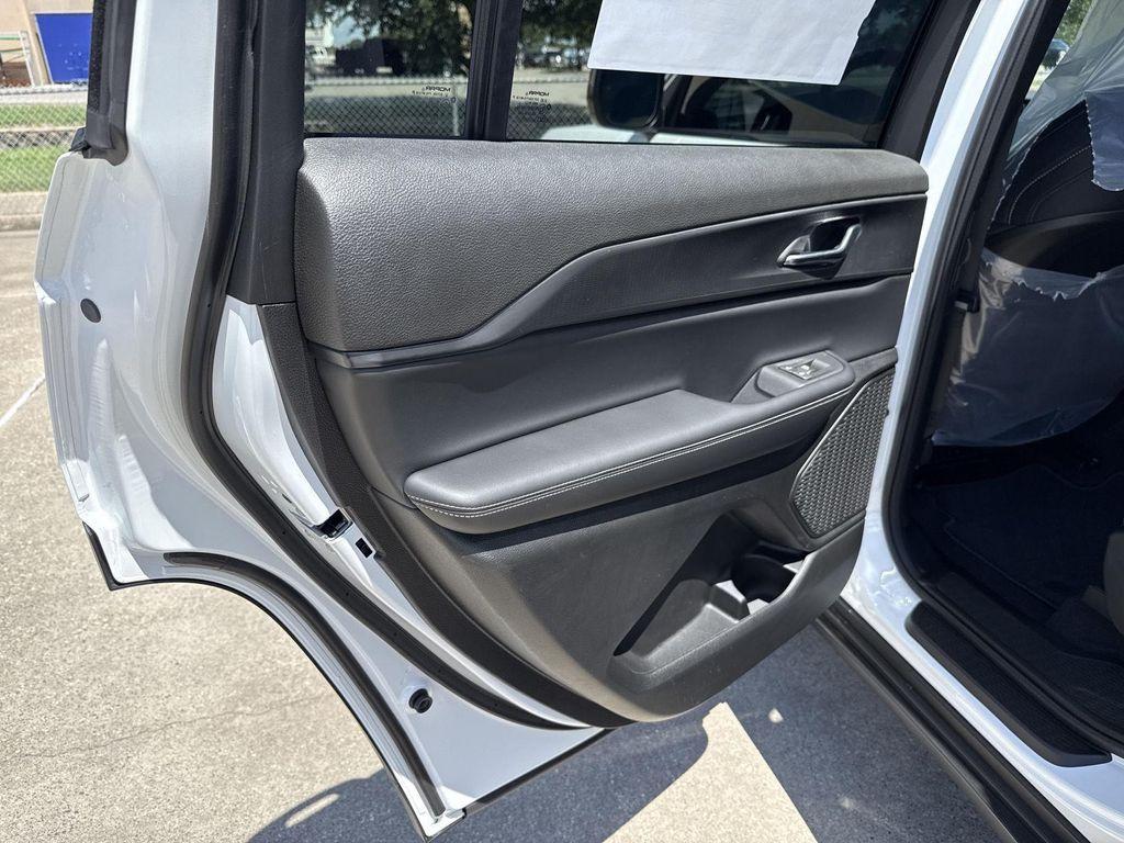 new 2025 Jeep Grand Cherokee L car, priced at $33,846