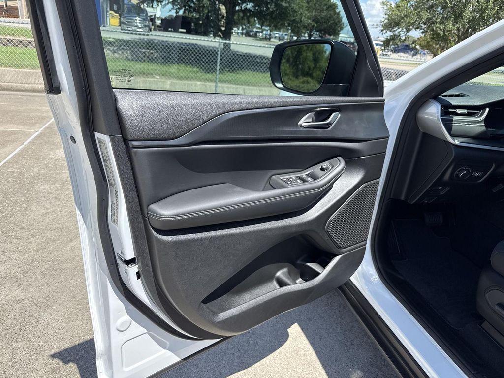 new 2025 Jeep Grand Cherokee L car, priced at $33,846
