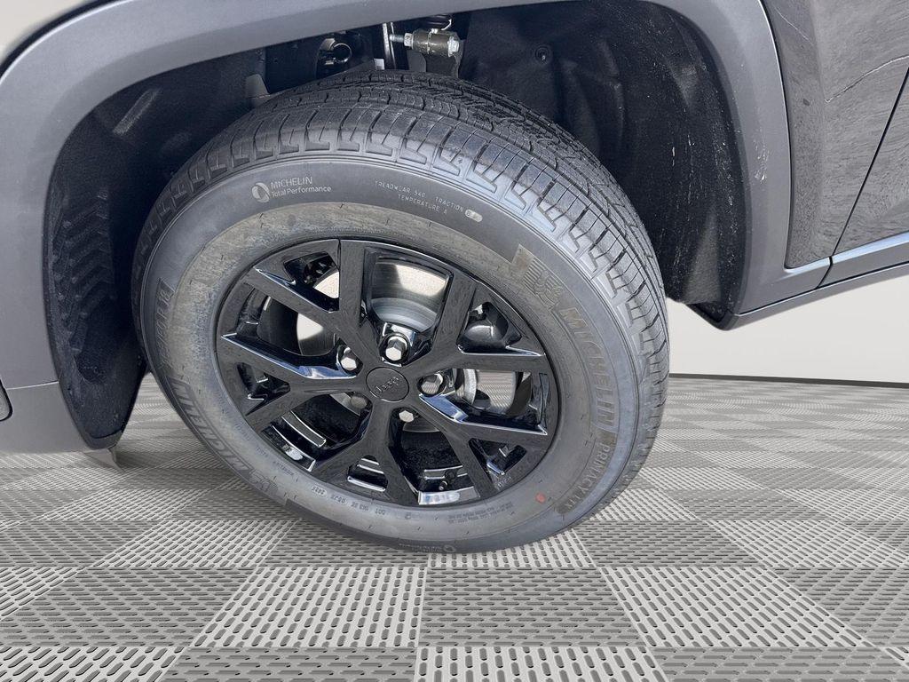 new 2025 Jeep Grand Cherokee car, priced at $40,226