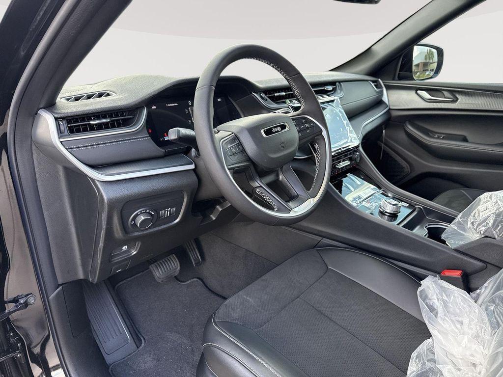 new 2025 Jeep Grand Cherokee car, priced at $40,226