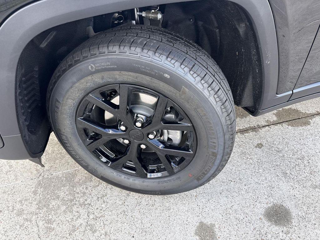 new 2025 Jeep Grand Cherokee car, priced at $39,726