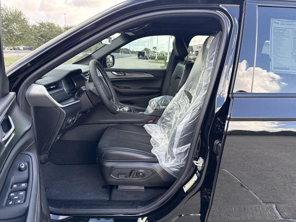 new 2025 Jeep Grand Cherokee car, priced at $39,726