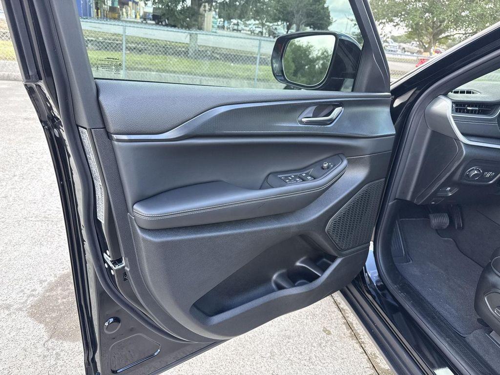 new 2025 Jeep Grand Cherokee car, priced at $39,726