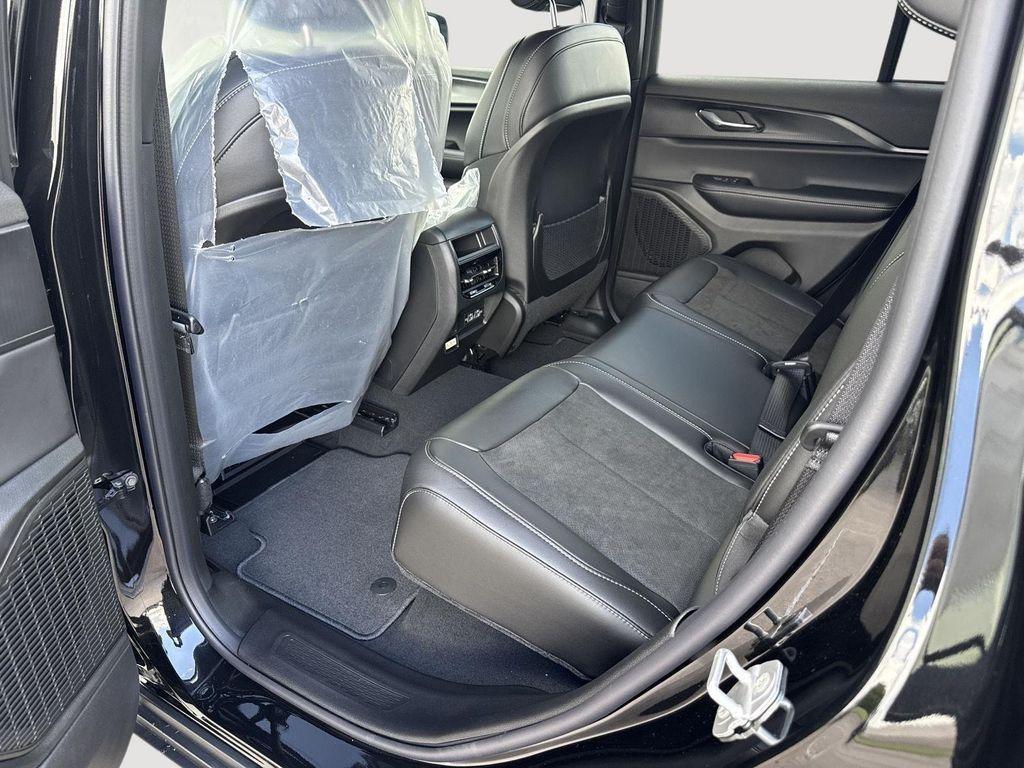 new 2025 Jeep Grand Cherokee car, priced at $40,226