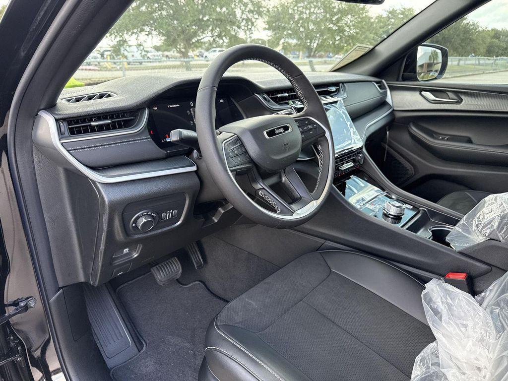 new 2025 Jeep Grand Cherokee car, priced at $39,726