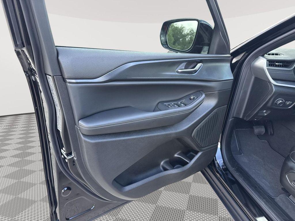 new 2025 Jeep Grand Cherokee car, priced at $40,226