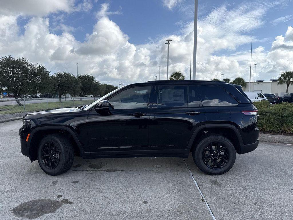 new 2025 Jeep Grand Cherokee car, priced at $39,726