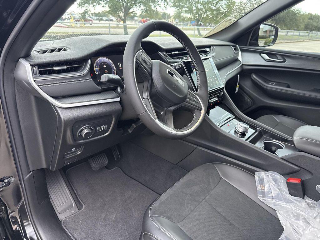 new 2025 Jeep Grand Cherokee L car, priced at $38,976