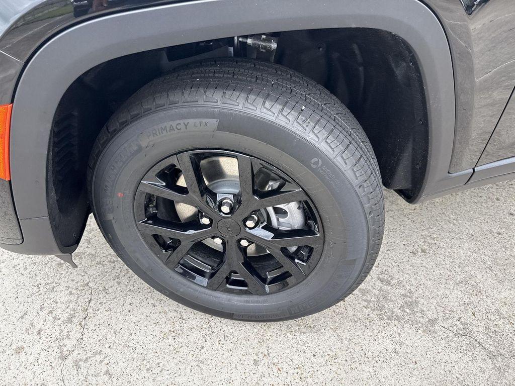 new 2025 Jeep Grand Cherokee L car, priced at $38,976