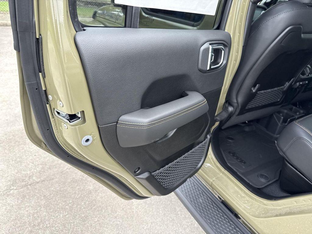 new 2025 Jeep Gladiator car, priced at $40,040