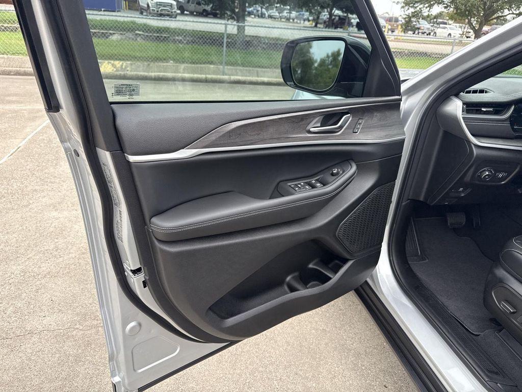 new 2025 Jeep Grand Cherokee L car, priced at $42,631