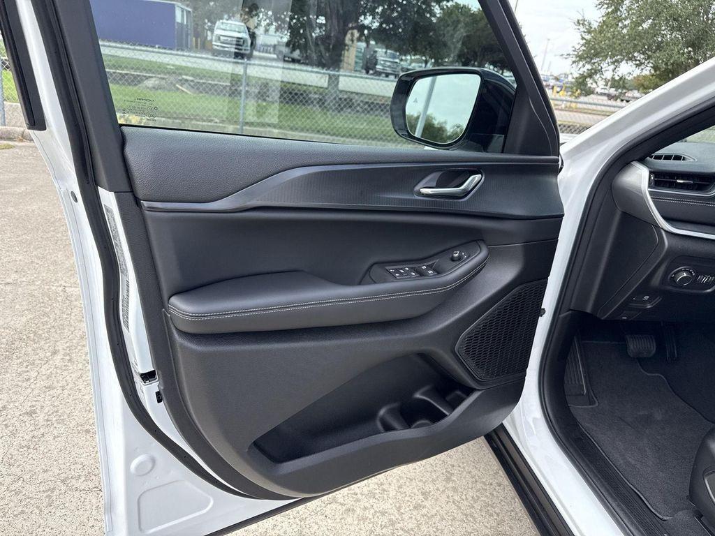 new 2025 Jeep Grand Cherokee L car, priced at $40,900