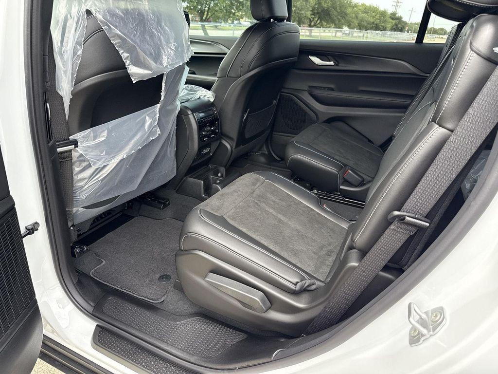 new 2025 Jeep Grand Cherokee L car, priced at $40,900