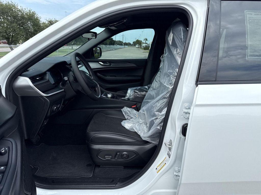 new 2025 Jeep Grand Cherokee L car, priced at $40,900