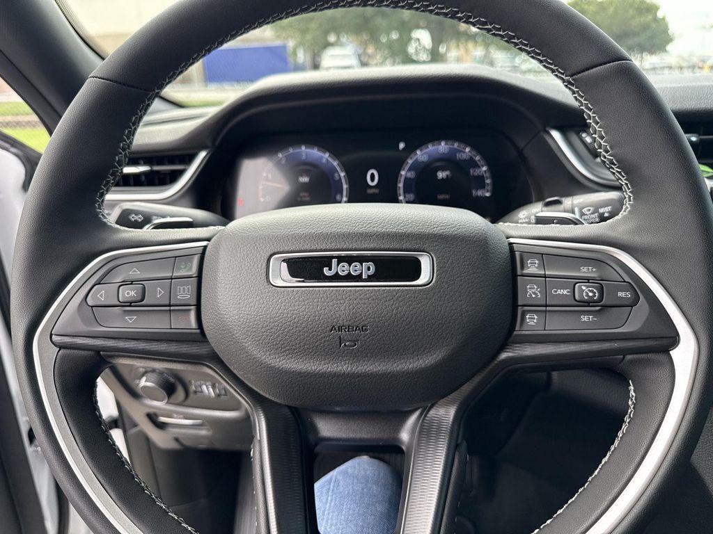 new 2025 Jeep Grand Cherokee L car, priced at $40,900