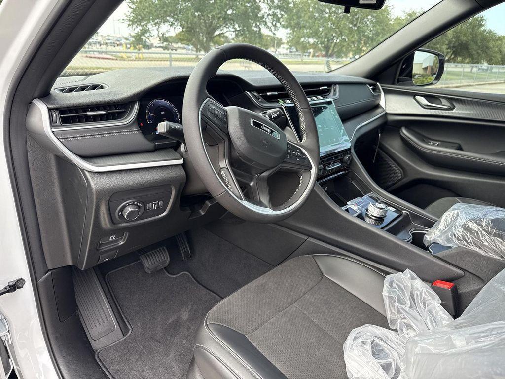 new 2025 Jeep Grand Cherokee L car, priced at $40,900