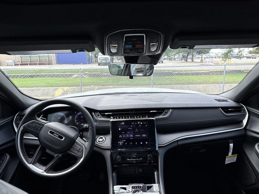 new 2025 Jeep Grand Cherokee L car, priced at $40,900