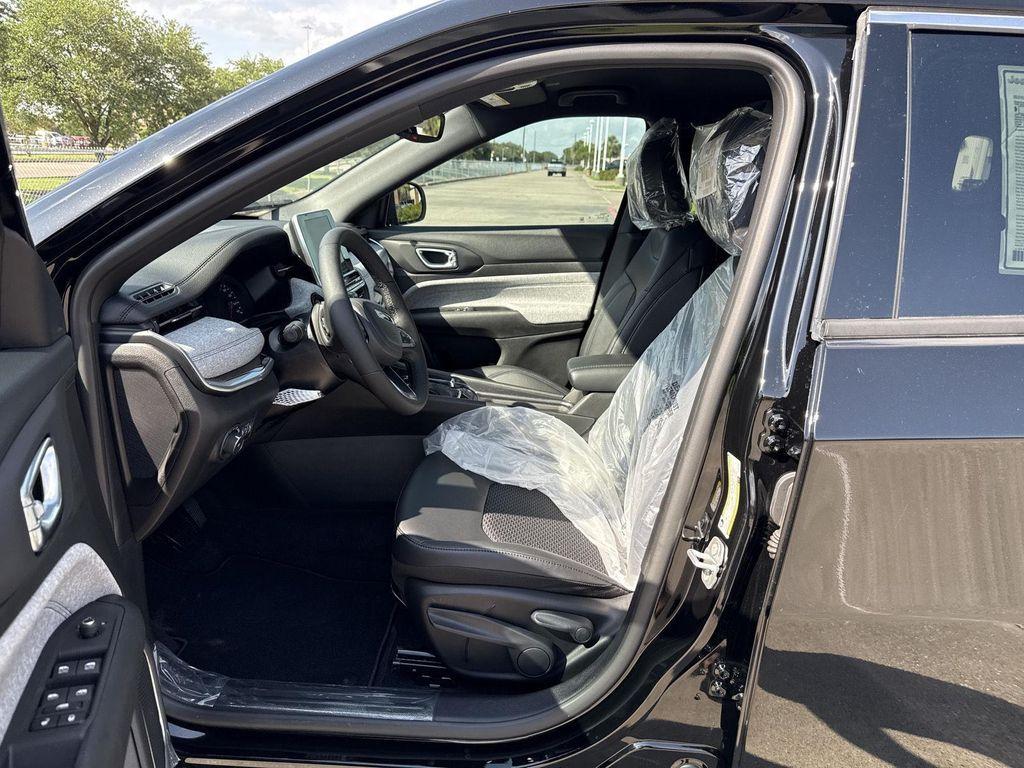 new 2025 Jeep Compass car, priced at $27,046