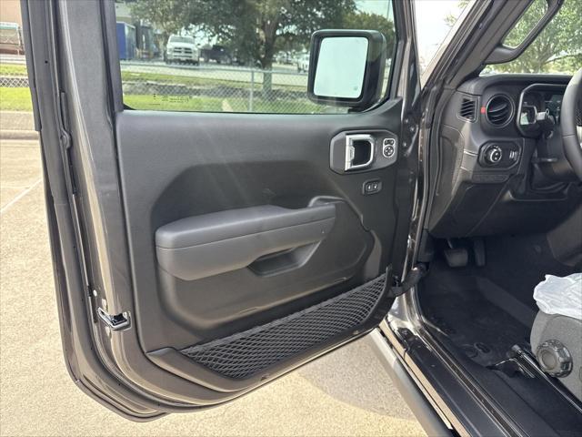 new 2025 Jeep Gladiator car, priced at $48,662