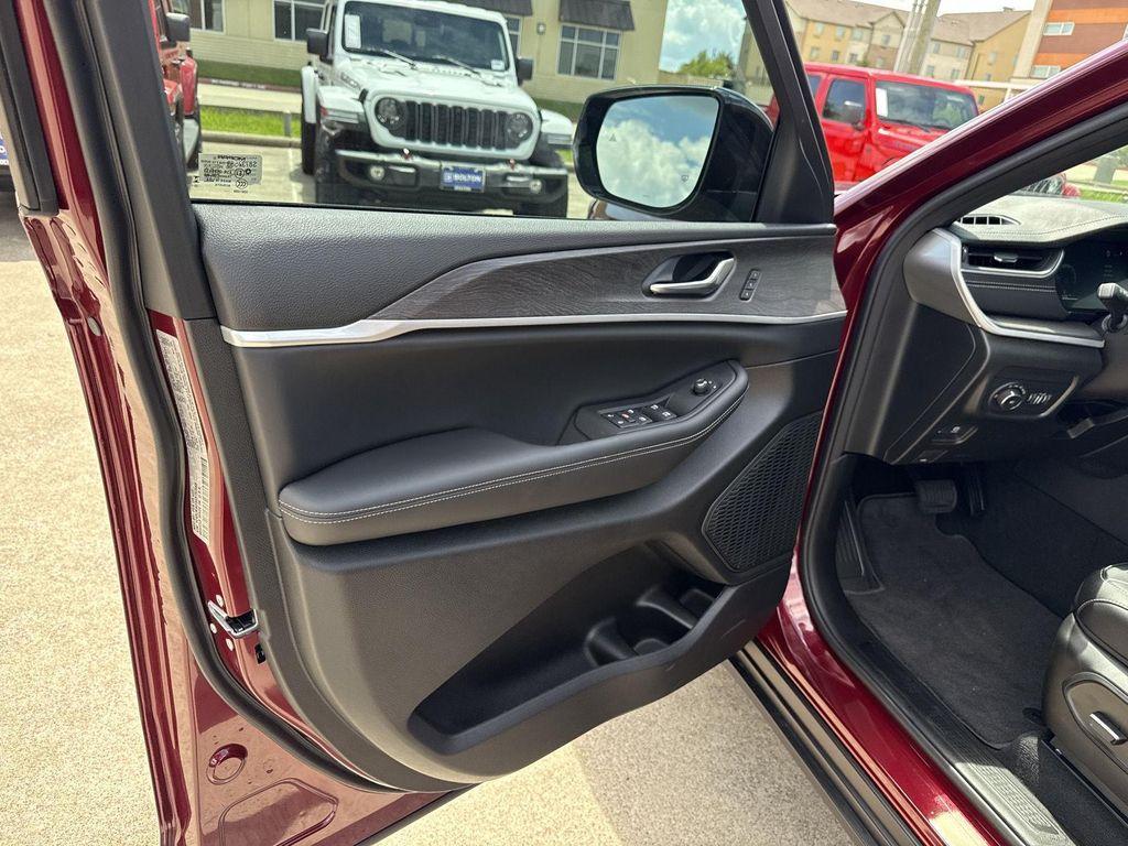 new 2025 Jeep Grand Cherokee L car, priced at $48,501