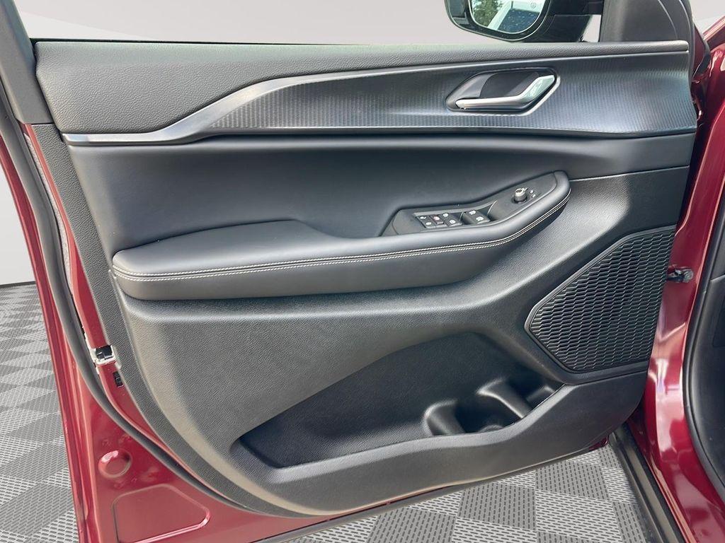 new 2025 Jeep Grand Cherokee car, priced at $38,266