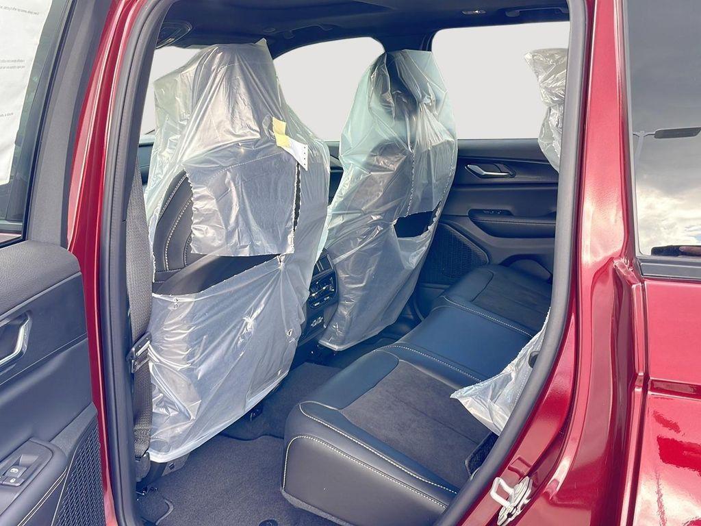 new 2025 Jeep Grand Cherokee car, priced at $38,266