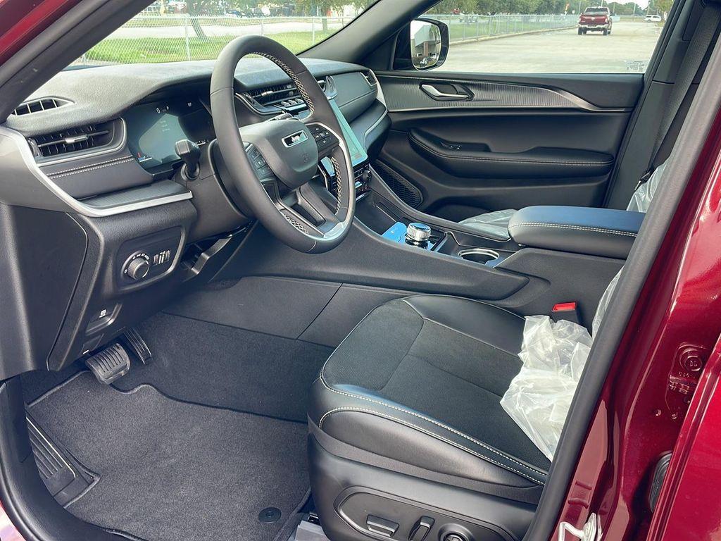 new 2025 Jeep Grand Cherokee car, priced at $38,366