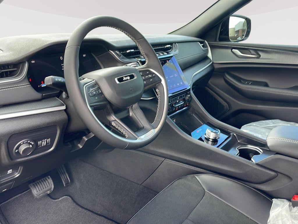 new 2025 Jeep Grand Cherokee car, priced at $38,266