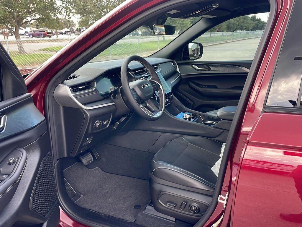 new 2025 Jeep Grand Cherokee car, priced at $38,366
