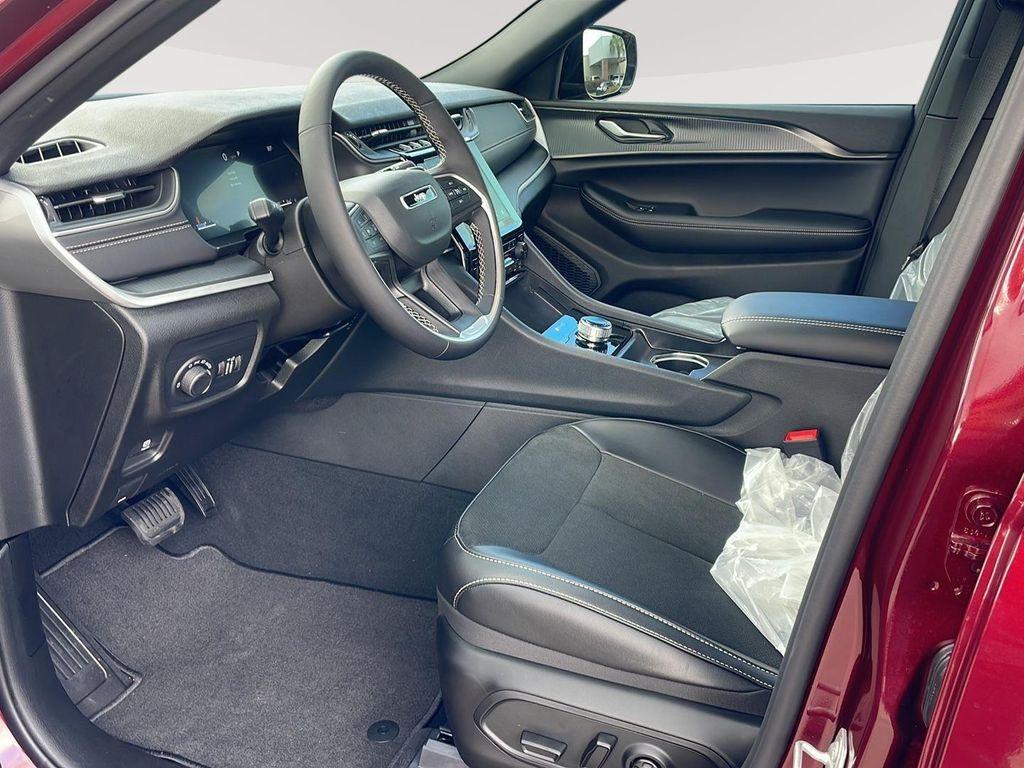 new 2025 Jeep Grand Cherokee car, priced at $38,266