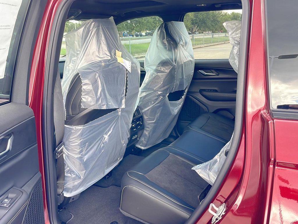 new 2025 Jeep Grand Cherokee car, priced at $38,366