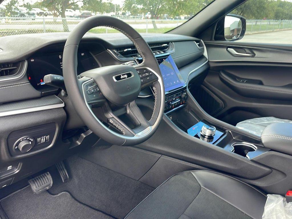 new 2025 Jeep Grand Cherokee car, priced at $38,366