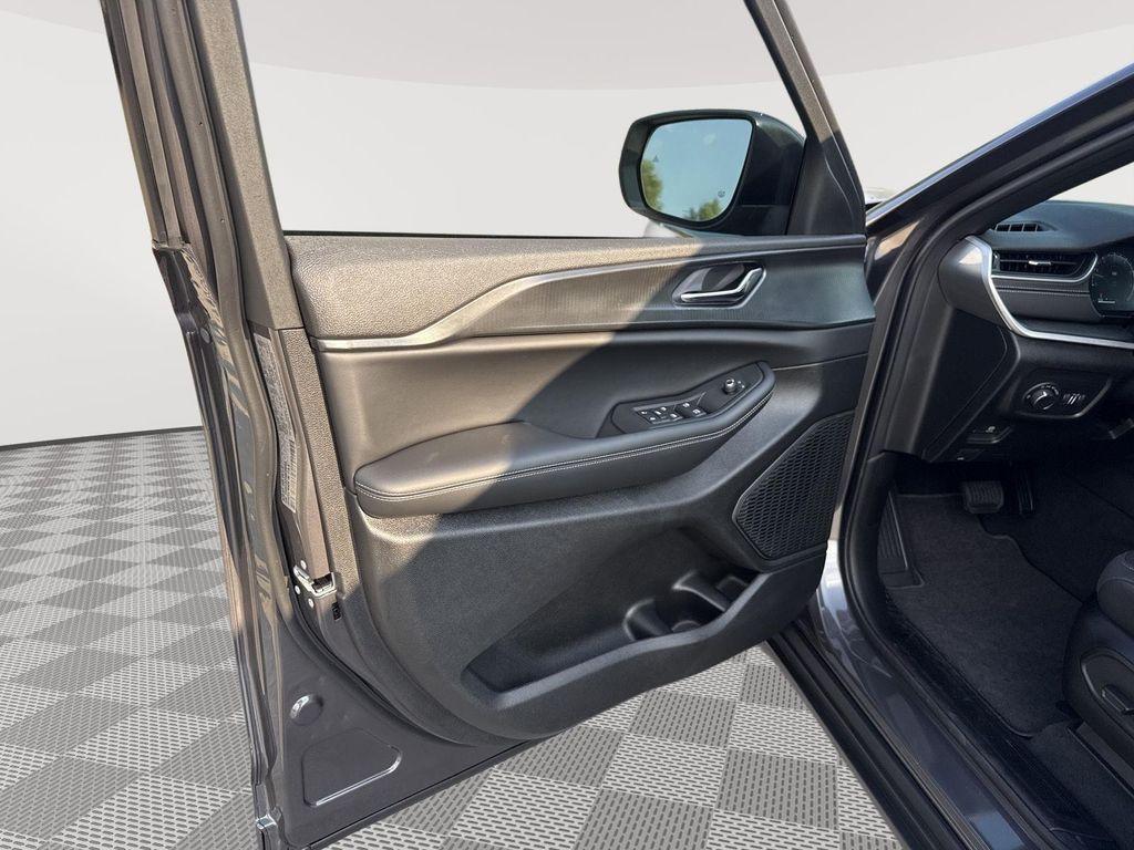 new 2025 Jeep Grand Cherokee L car, priced at $36,728