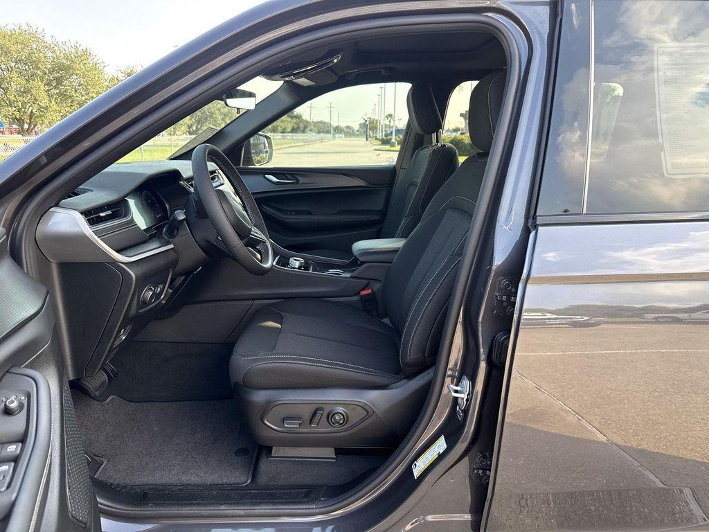 new 2025 Jeep Grand Cherokee L car, priced at $36,828