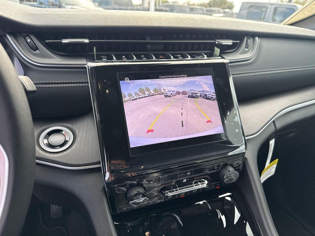 new 2025 Jeep Grand Cherokee car, priced at $33,662